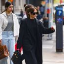 Jennifer Lopez – Wearing Gucci sunglasses and carrying a Hermes Birkin bag