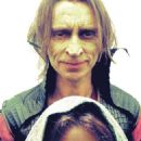 Robert Carlyle and Emilie de Ravin