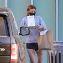 Erin Andrews – Spotted while picking up lunch in Los Angeles - 454 x 681