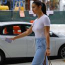 Tao Wickrath – Walks the streets of Miami on Mother’s Day - 454 x 805