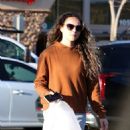 Jinger Duggar – In a tight ripped jeans on a Target run in Los Angeles - 454 x 521