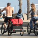 Kathryn Boyd and Josh Brolin – Ride bicycles by the beach in Santa Monica - 454 x 349