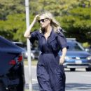 Molly Sims – Is seen while out in Santa Monica - 454 x 681