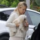 Kate Hudson is a makeup-free out with Her Dog in Los Angeles