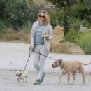 Alicia Silverstone – Seen after a Memorial Day hike in Hollywood Hills - 454 x 324