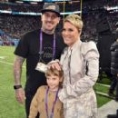 Carey Hart , P!nk and Willow Sage - The Super Bowl LII (2018) - 422 x 612