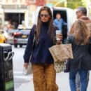 Katie Holmes – Grabbing coffee in New York - 454 x 681