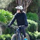Robin Wright – Bike ride in Brentwood