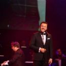 Yetkin Dikinciler performing 
