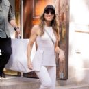 Jessica Biel – Shopping candids at a thrift shop in New York - 454 x 681