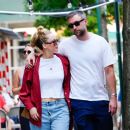 Jennifer Lawrence – With Cooke Maroney take a romantic walk in New York - 454 x 389
