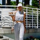 Paige Butcher – In grey sweatpants seen at a Starbucks in Studio City - 454 x 649