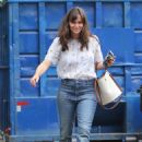 Jennifer Garner – In a bellbottoms jeans out in Brentwood