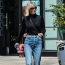 January Jones – Stopping by Maria Tash on Melrose Pl. in West Hollywood - 454 x 681