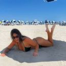 Claudia Romani – Posing in a bikini in Miami - 454 x 401