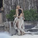 Arabella Chi – Spotted on Tulum beach - 454 x 350