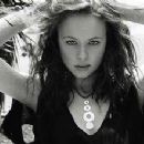 Thora Birch - 293 x 220