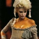 Nadja Auermann  - Catwalk - 454 x 753