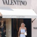 Devon Windsor With Jonathan Barbara Enjoying Shopping In Saint Tropez - 454 x 681