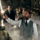 Fantastic Beasts: The Secrets of Dumbledore - Jude Law - 454 x 255