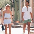 Devon Windsor With Jonathan Barbara Enjoying Shopping In Saint Tropez - 454 x 614