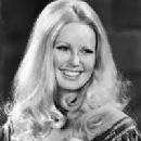 Veronica Carlson - Flesh and Blood: The Hammer Heritage of Horror - 200 x 252