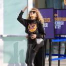 Dyan Cannon – Greets fans at the Lakers game in Los Angeles