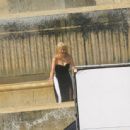 Chiara Mastroianni – With Catherine Deneuve filming ‘O Sole Mio’ - 454 x 443