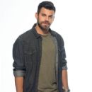 8 lexeis- Official Photos of the Cast