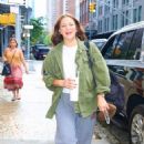 Drew Barrymore – In sweats arriving at her show in New York - 454 x 681