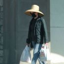 Kim Basinger – Shopping in Woodland Hills - 454 x 605