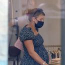 Sofia Richie – Shopping for baby clothes in maternity dress in Beverly Hills - 454 x 681