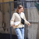 Kristen Bell – Runs errands in Los Angeles
