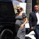 Sofia Richie – Shopping for baby clothes in maternity dress in Beverly Hills - 454 x 681