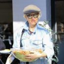 Elizabeth Banks – Buys a large salad to go at Joan’s on Third in Studio City