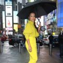 Kerry Washington – Photoshoot candida at New York City’s Times Square - 454 x 624