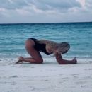 Ilary Blasi in Swimsuit – Doing yoga at the Maldives - 454 x 447