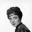 Carolyn Jones - Last Train from Gun Hill - 454 x 552