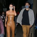 Kendall Jenner – In a skintight brown leather outfit with boyfriend Devin Booker in New York