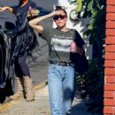 Miley Cyrus – Shopping candids in Highland Park - 454 x 636
