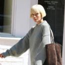 Lily Allen – Sporting her blonde bob haircut in Manhattan’s SoHo neighborhood - 454 x 647