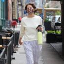 Michelle Monaghan – Shows off a new hair-do in New York City - 454 x 681