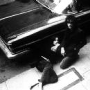 Syd Barrett and Iggy the model Unknown - 454 x 430