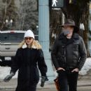 Liza Powel O’Brien – Steps out in Aspen - 454 x 682