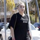 Amanda Bynes – On a stroll in streets of Los Angeles - 454 x 681