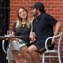 Jenny Mollen and Jason Biggs – Spotted at a cafe in New York City - 454 x 587