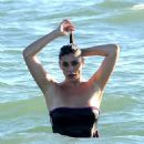 Elisa Isoardi – In a black swimsuit in Fiumicino - 454 x 580