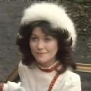 Elisabeth Sladen - 278 x 209