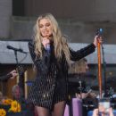 Kelsea Ballerini – Performing on NBC’s ‘Today Show’ - 454 x 568