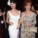 Ashley Judd and Naomi Judd attends The 70th Annual Academy Awards - Arrivals (1998) - 362 x 612